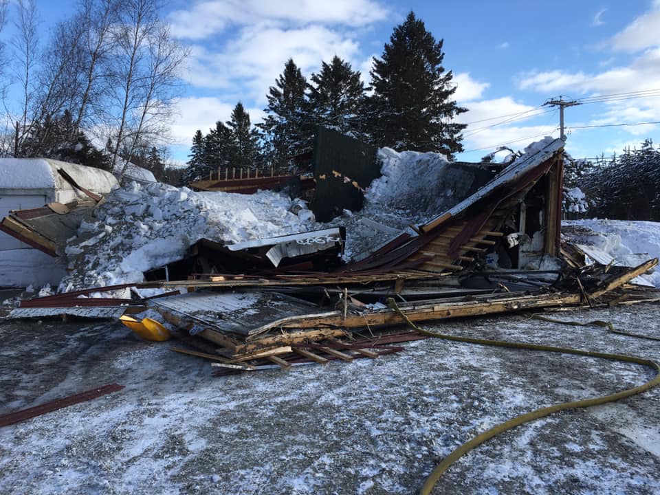 effondrement, toit d'un garage, incendie, Saint-Félix-de-Valois