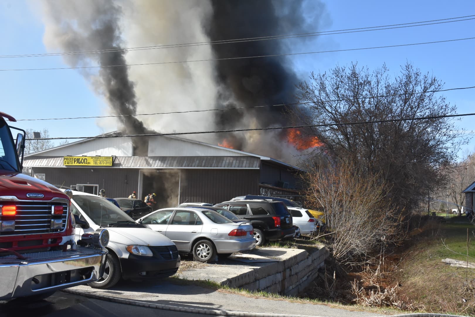 commerce, pièces d’auto, incendie, Saint-Lin